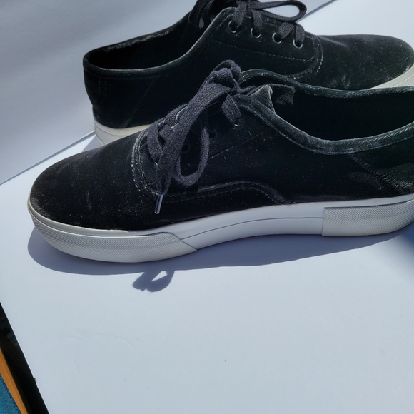Vince Copley Velvet Black Platform Sneaker size 9 - Picture 6 of 7